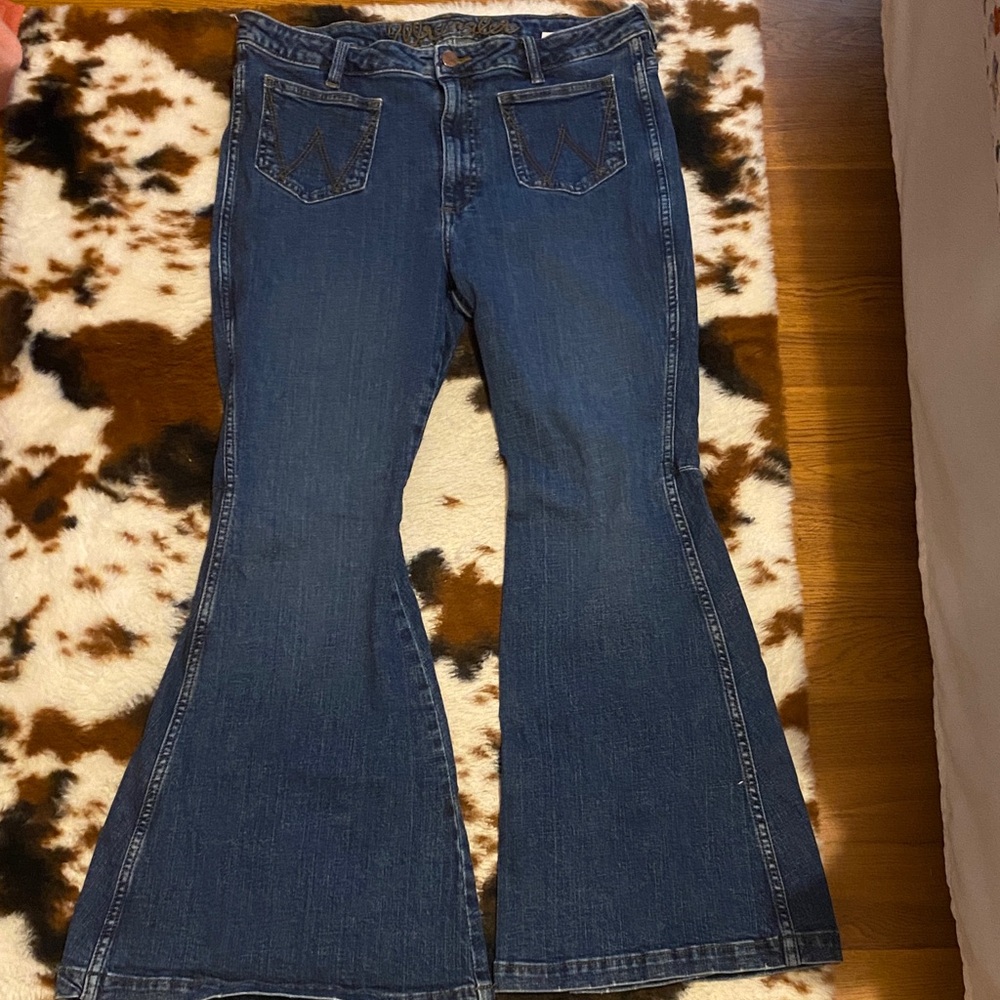 Women's Wrangler Flared Blue Jeans